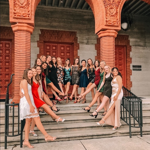 Meet your Posher, Kendall - Picture 1 of 1